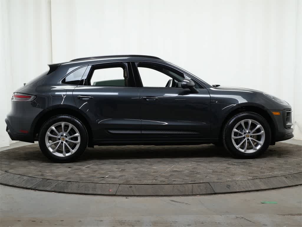 Thumbnail: 2026 Porsche Macan - 8