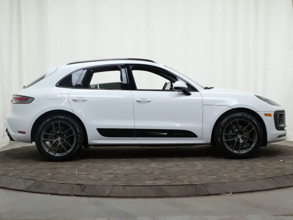 Thumbnail: 2026 Porsche Macan - 8