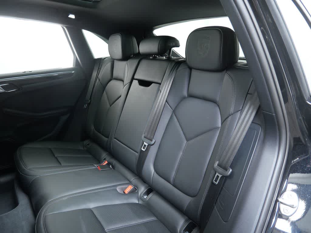 Thumbnail: 2025 Porsche Macan - 13