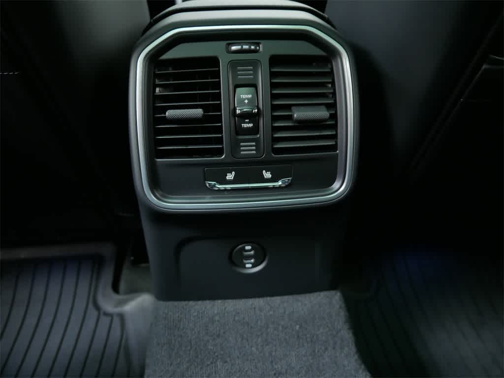 Thumbnail: 2025 Porsche Macan - 15