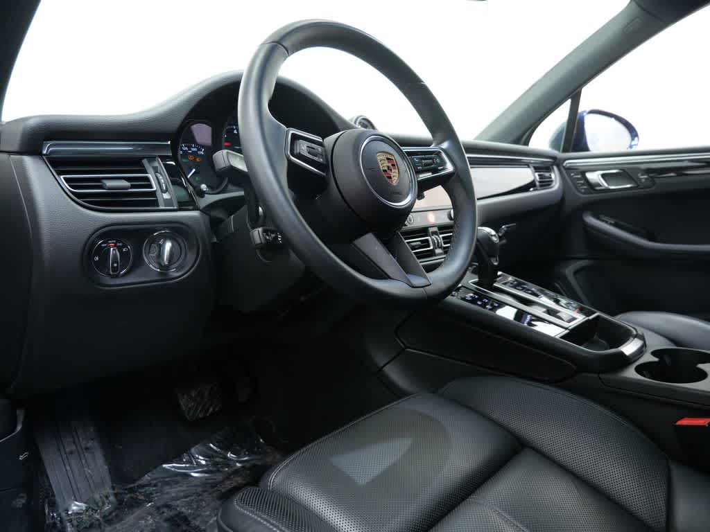 Thumbnail: 2025 Porsche Macan - 4