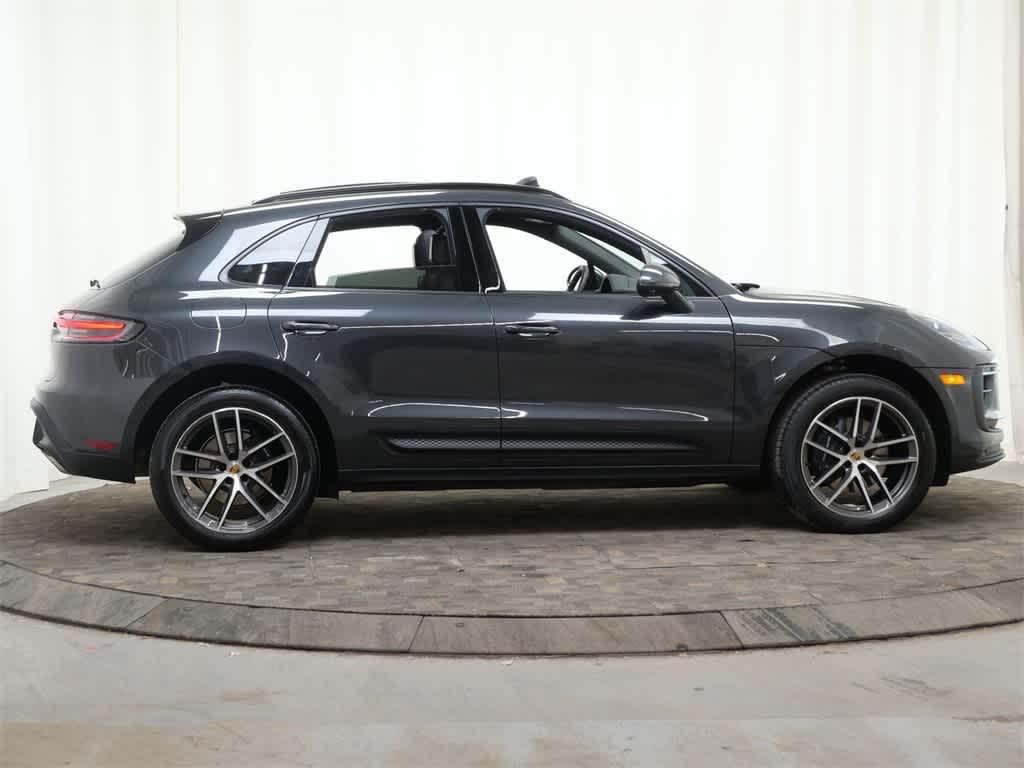 Thumbnail: 2025 Porsche Macan - 8