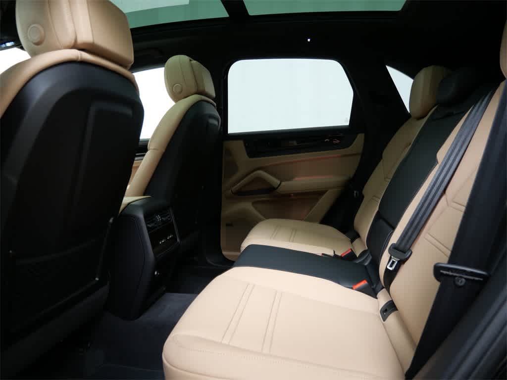 Thumbnail: 2026 Porsche Cayenne - 13