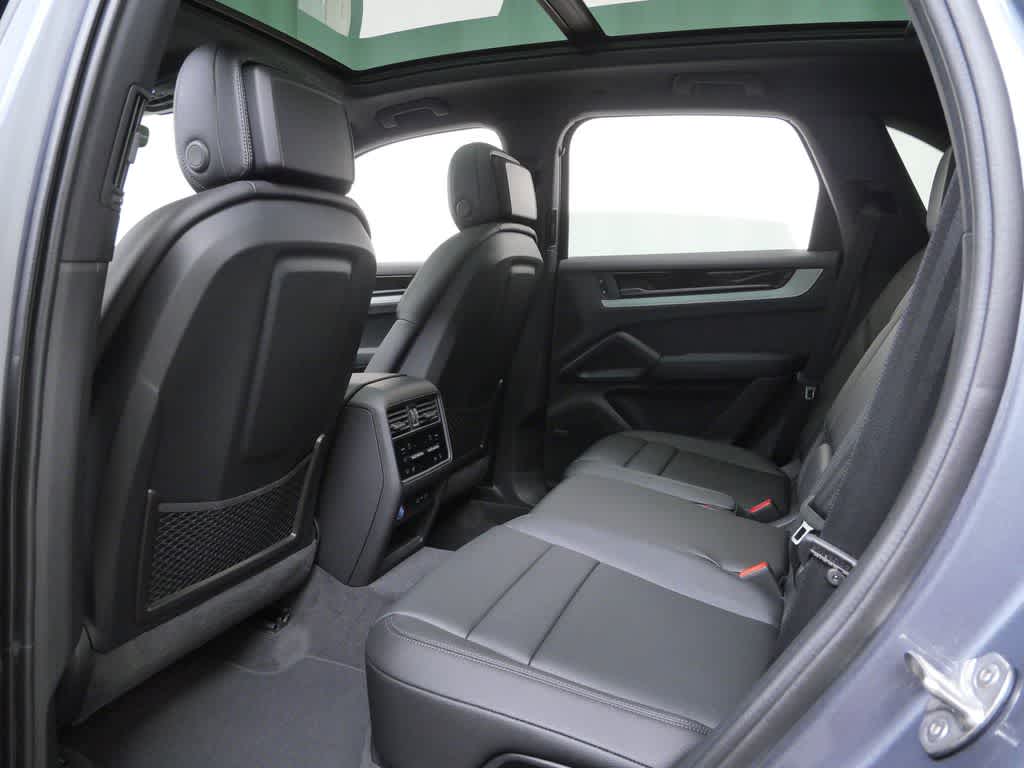Thumbnail: 2026 Porsche Cayenne - 14