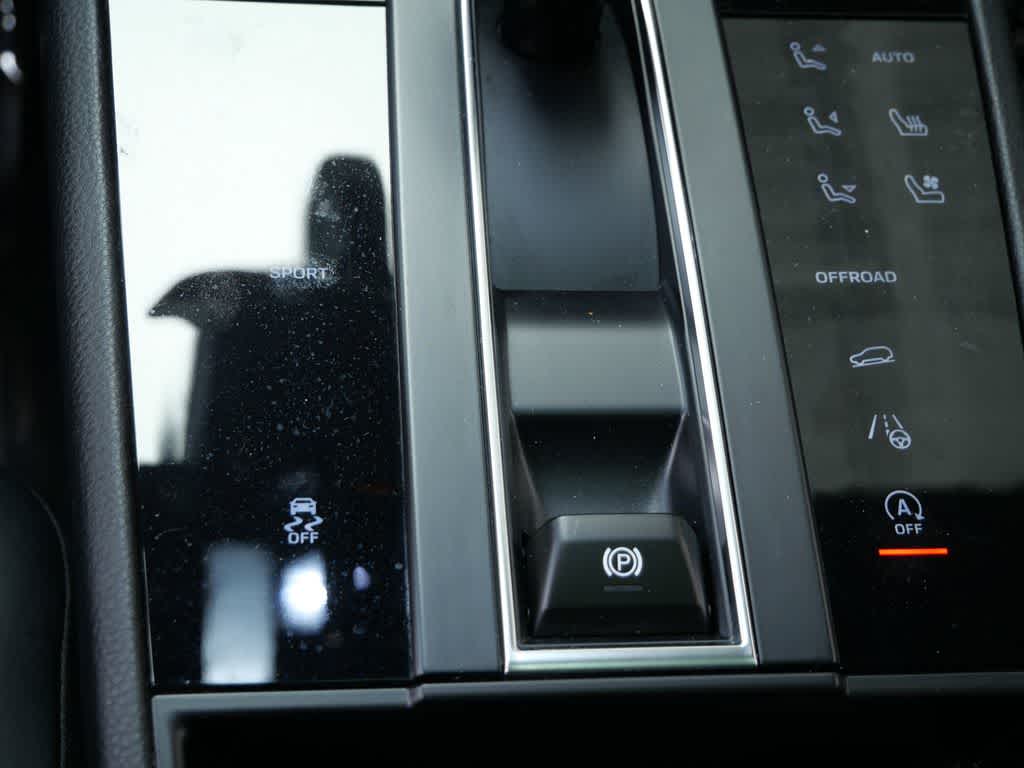 Thumbnail: 2025 Porsche Macan - 23