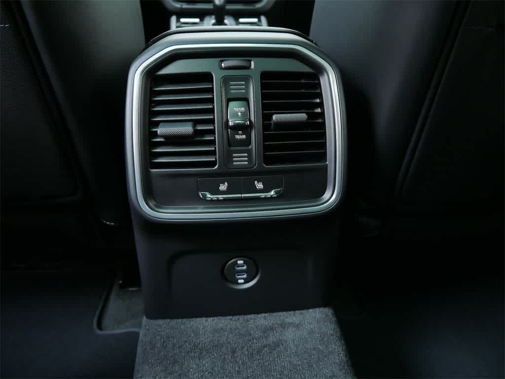 Thumbnail: 2026 Porsche Macan - 15