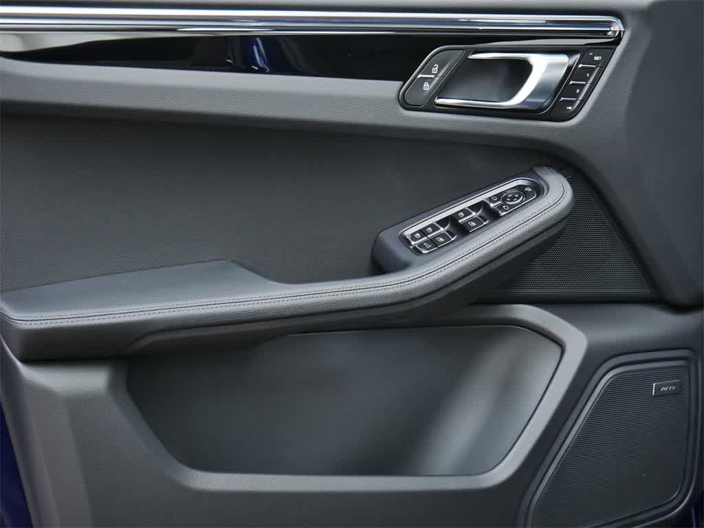 Thumbnail: 2026 Porsche Macan - 11