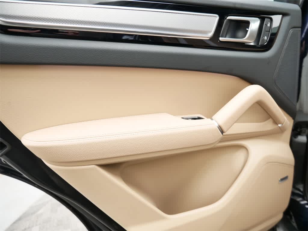 Thumbnail: 2023 Porsche Cayenne - 14