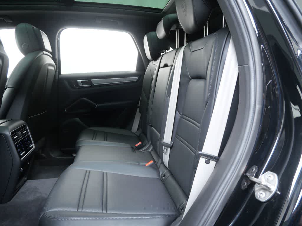 Thumbnail: 2023 Porsche Cayenne - 14