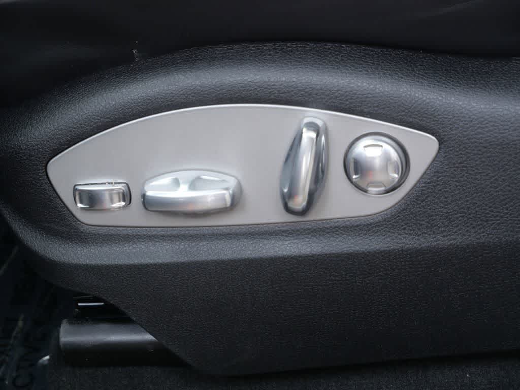 Thumbnail: 2025 Porsche Macan - 12