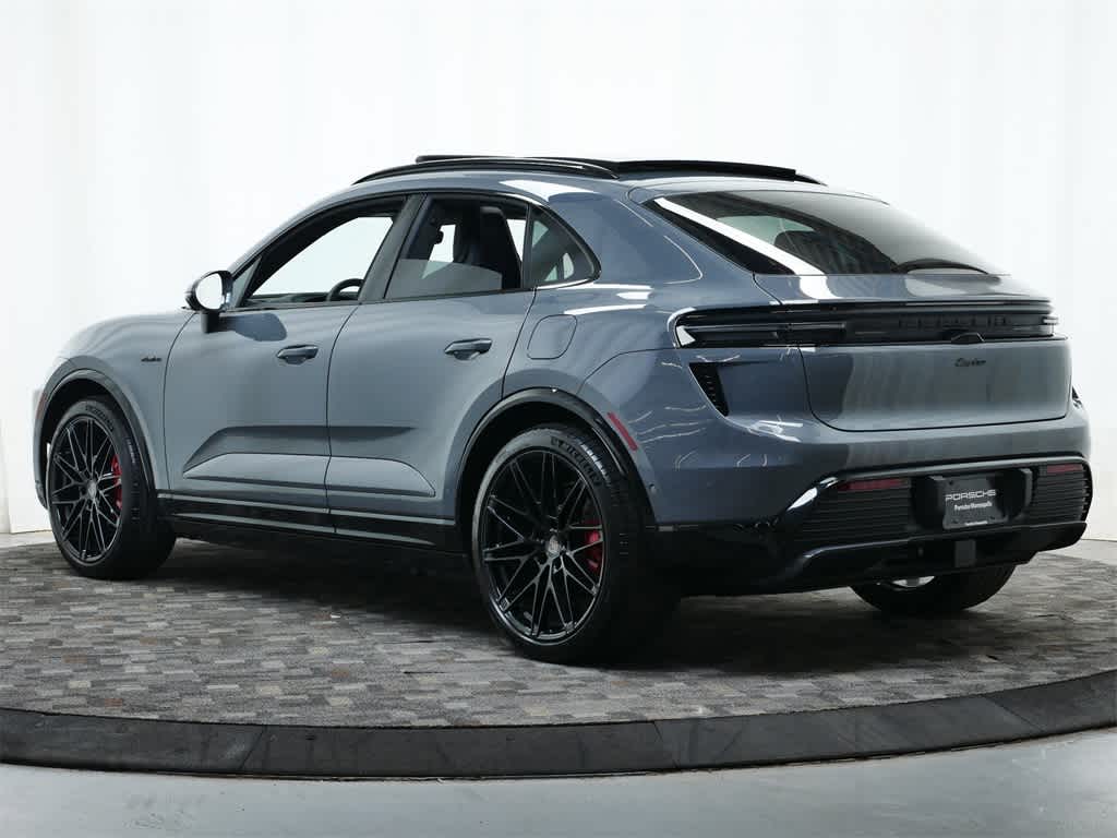 Thumbnail: 2025 Porsche Macan - 3