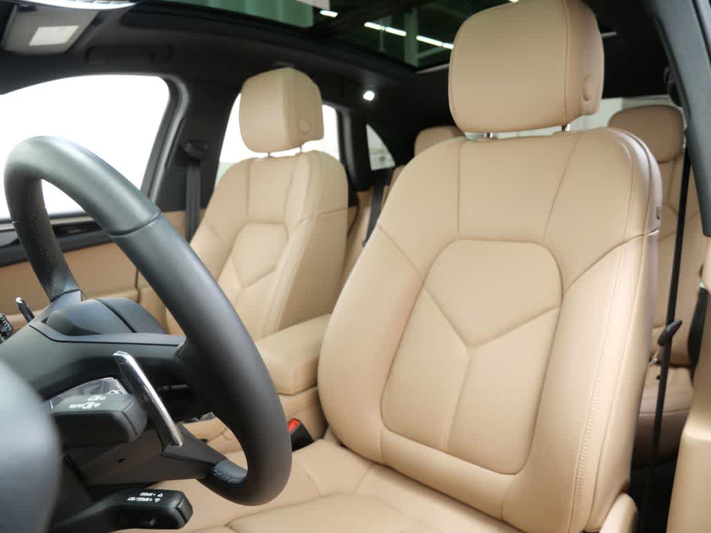 Thumbnail: 2025 Porsche Macan - 5