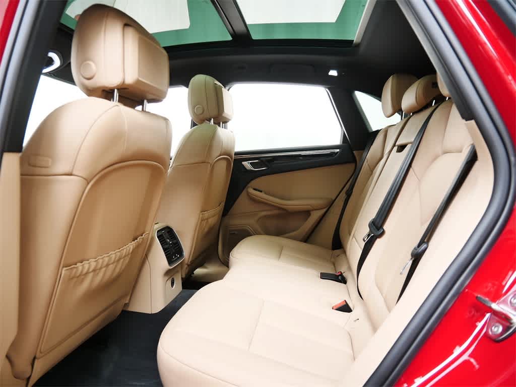 Thumbnail: 2026 Porsche Macan - 13