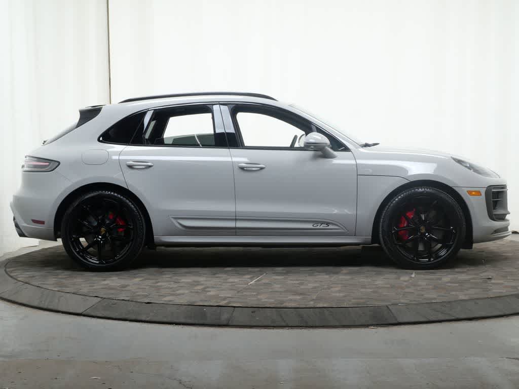 Thumbnail: 2026 Porsche Macan - 8