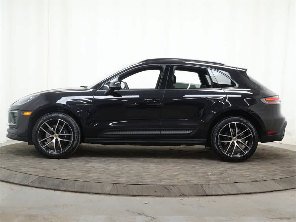 Thumbnail: 2025 Porsche Macan - 2