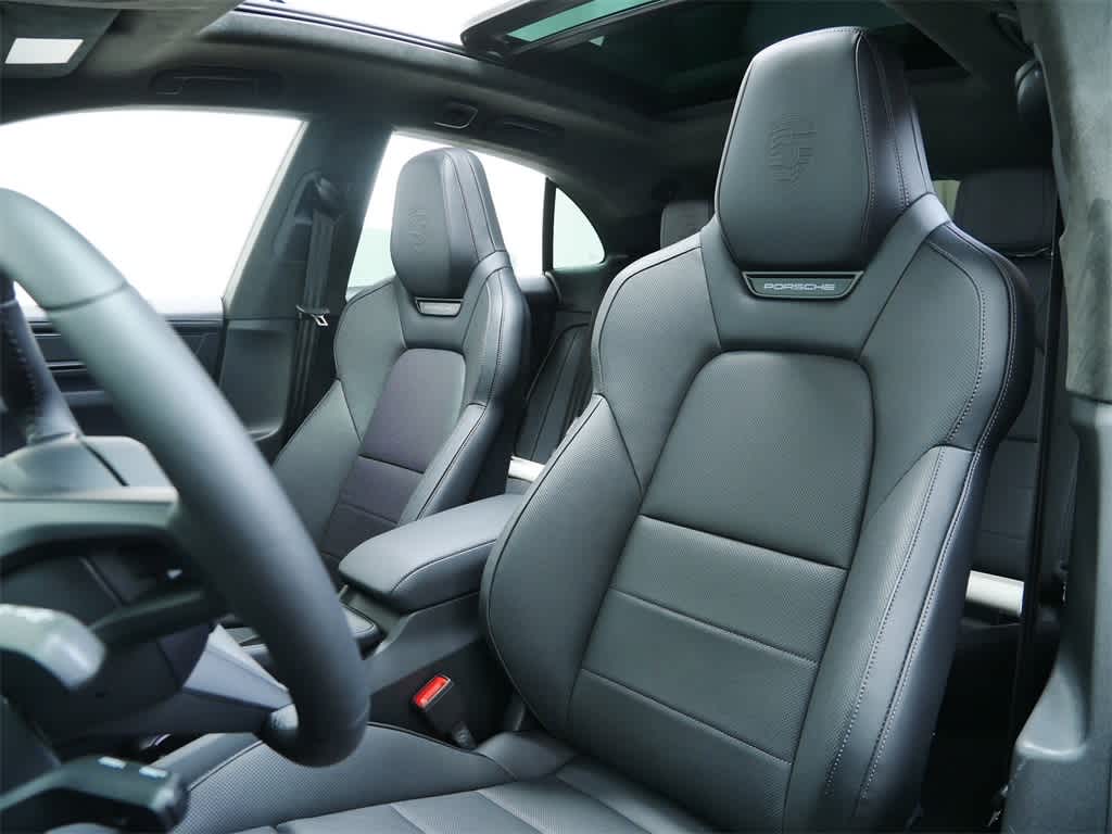 Thumbnail: 2025 Porsche Macan - 5