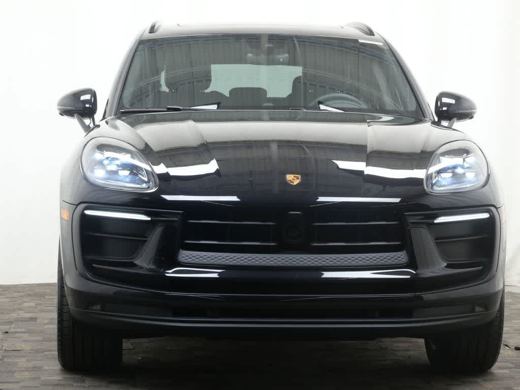 Thumbnail: 2026 Porsche Macan - 10