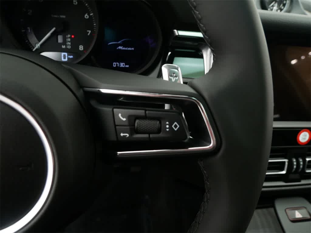 Thumbnail: 2025 Porsche Macan - 22