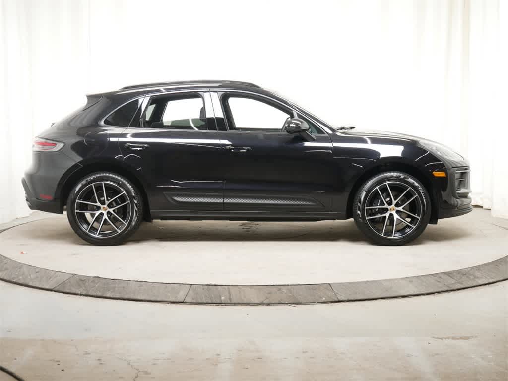 Thumbnail: 2025 Porsche Macan - 10
