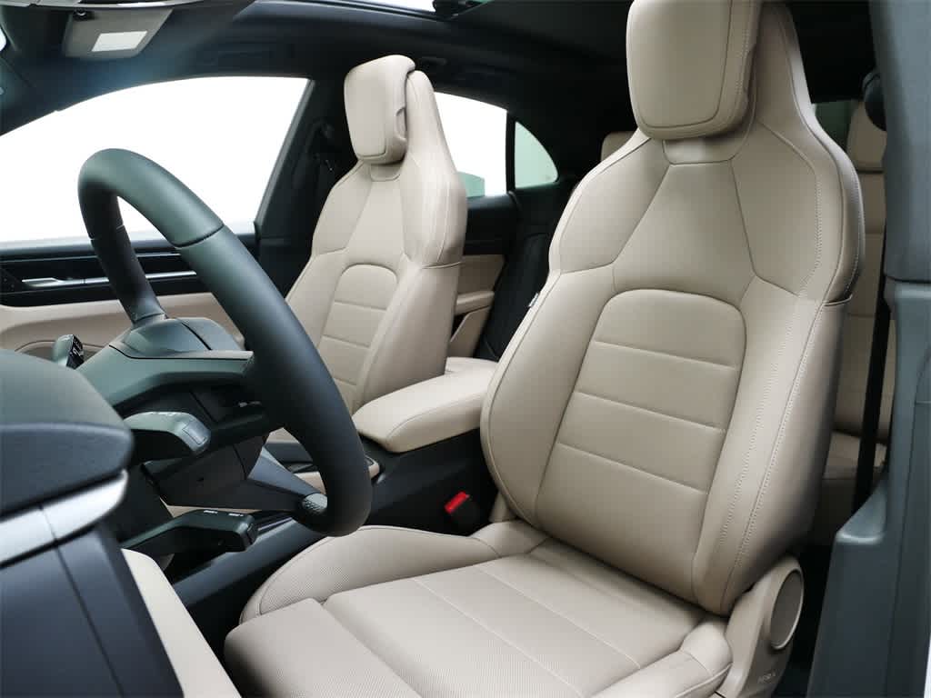 Thumbnail: 2025 Porsche Macan - 5