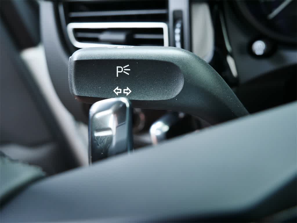 Thumbnail: 2025 Porsche Macan - 22