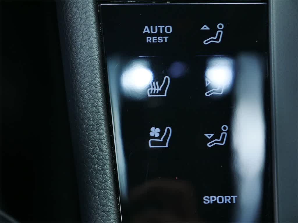 Thumbnail: 2023 Porsche Macan - 26