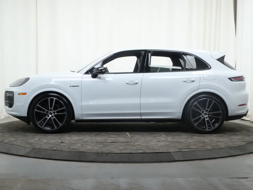 Thumbnail: 2026 Porsche Cayenne - 2
