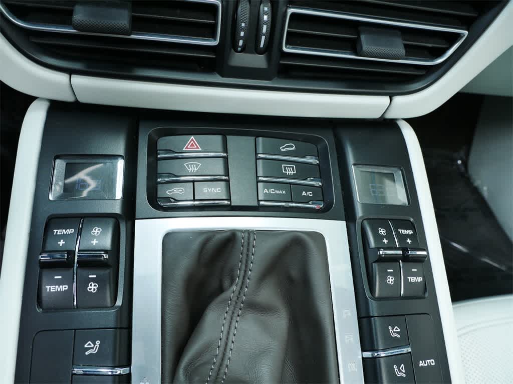 2021 Porsche Macan S 27