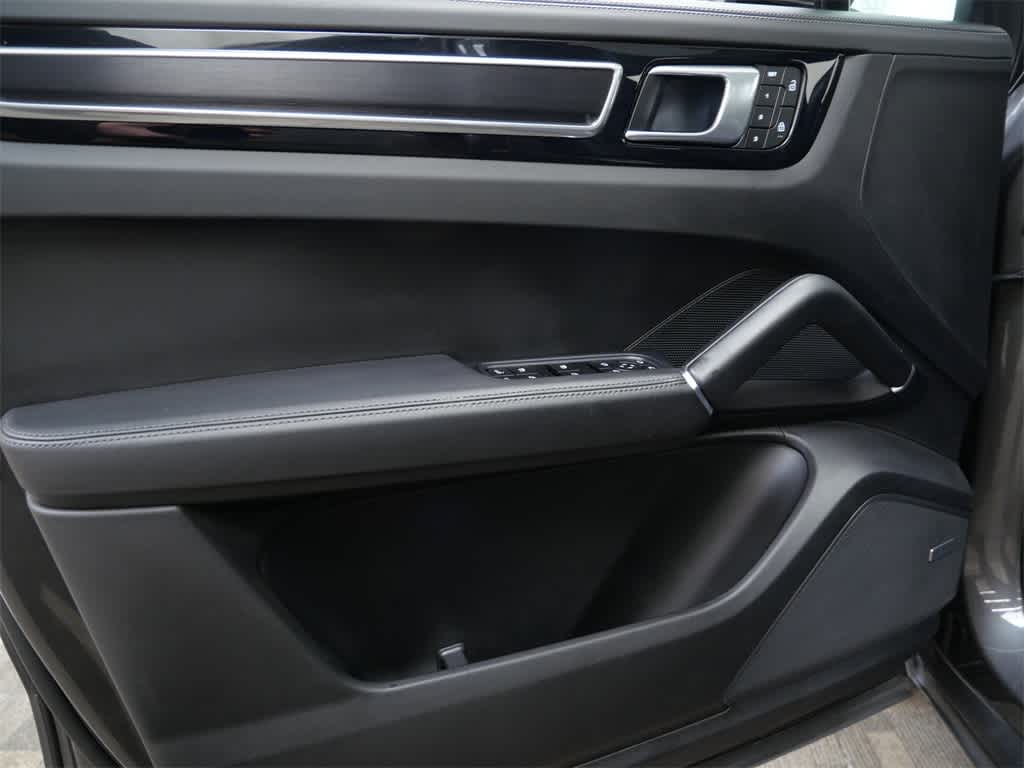 Thumbnail: 2023 Porsche Cayenne - 11