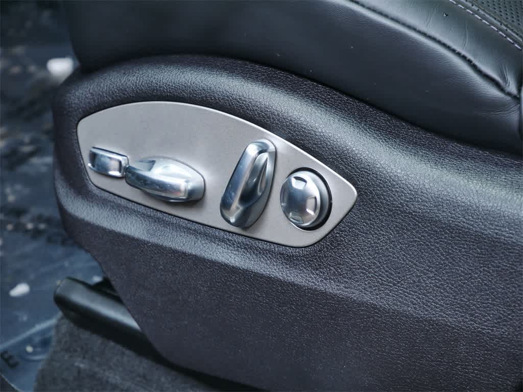 Thumbnail: 2026 Porsche Macan - 12