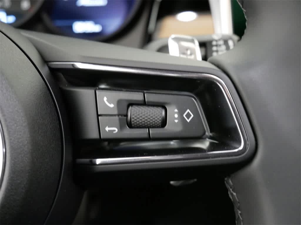 Thumbnail: 2025 Porsche Macan - 17