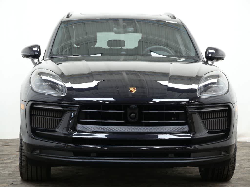 Thumbnail: 2026 Porsche Macan - 10