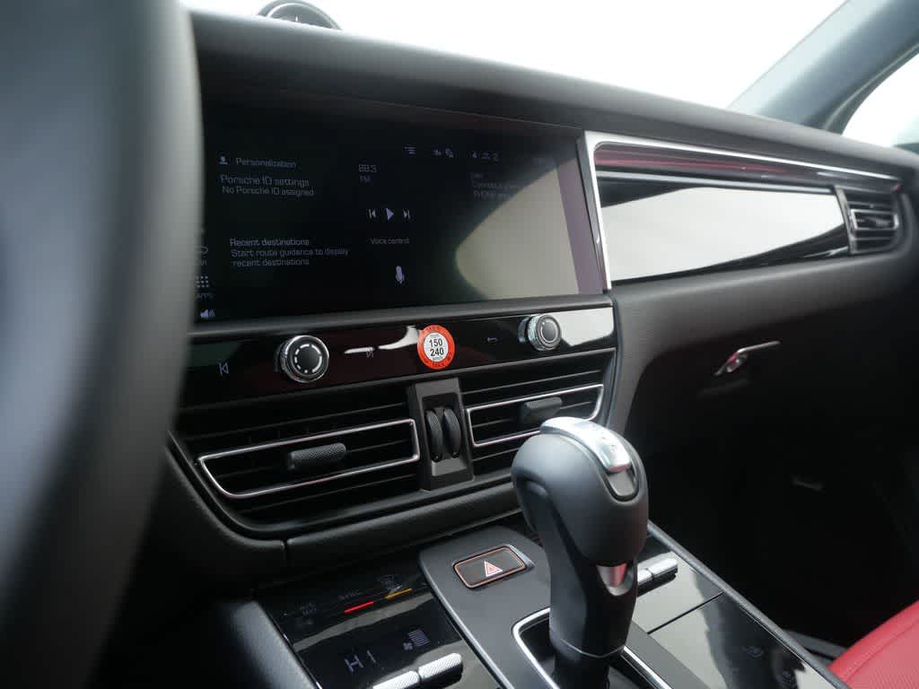 Thumbnail: 2026 Porsche Macan - 27