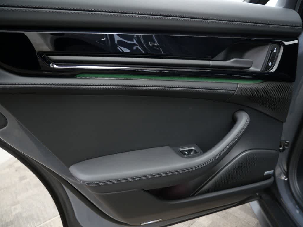 Thumbnail: 2025 Porsche Panamera - 14