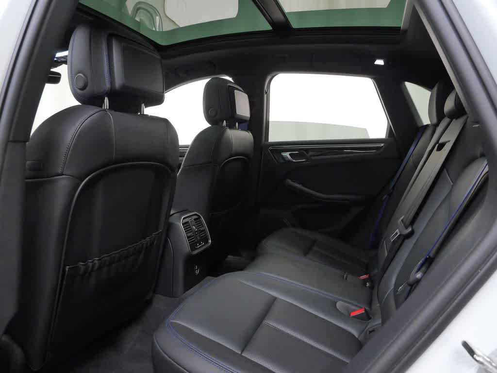 Thumbnail: 2023 Porsche Macan - 14