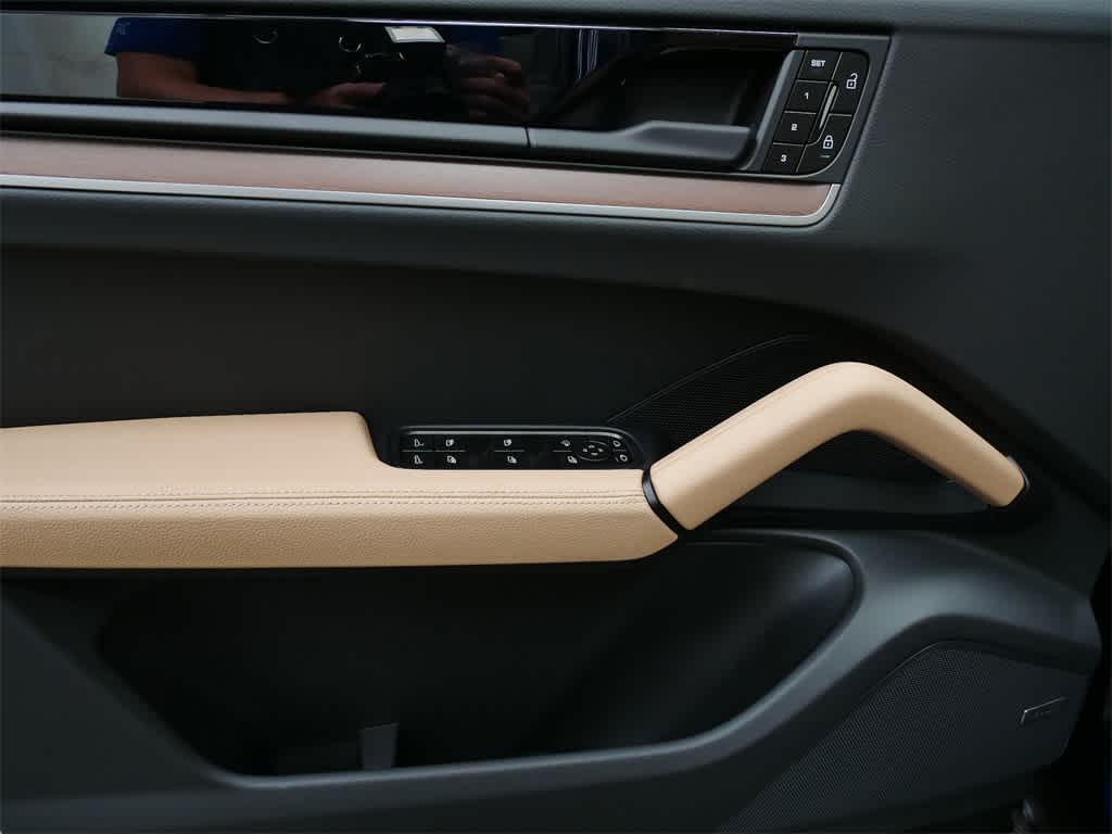 Thumbnail: 2025 Porsche Cayenne - 9