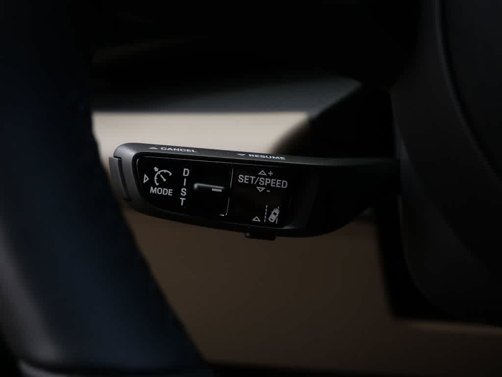 Thumbnail: 2026 Porsche Macan - 21