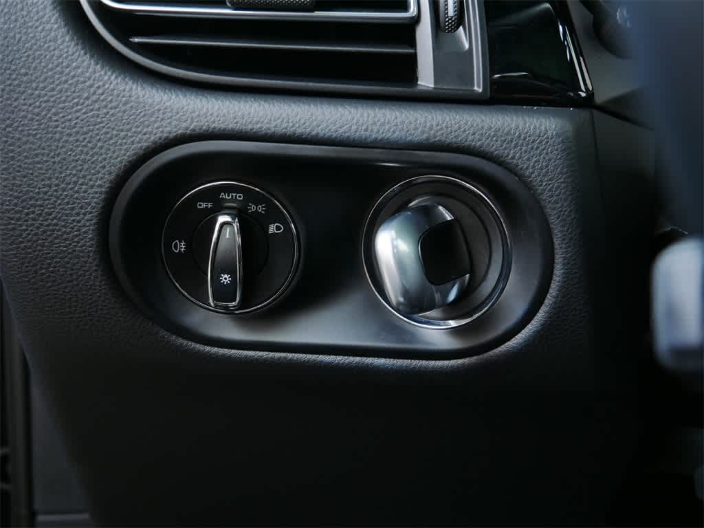 Thumbnail: 2023 Porsche Macan - 17