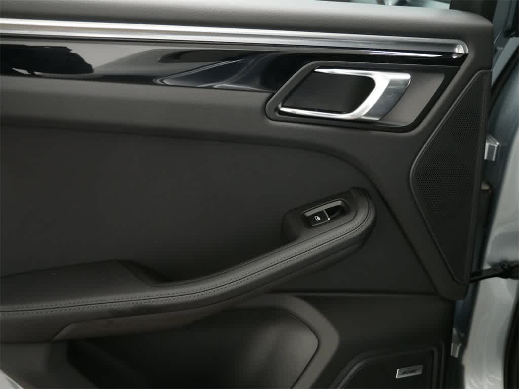 2024 Porsche Macan Base 14