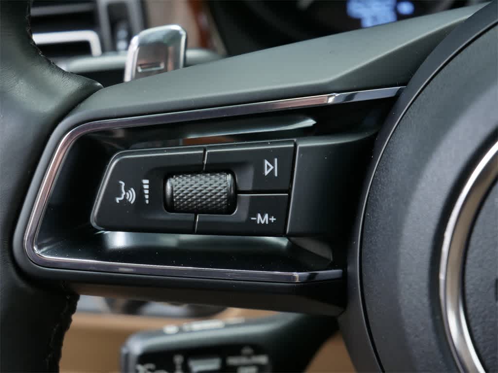 Thumbnail: 2023 Porsche Macan - 21