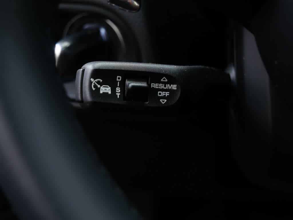 Thumbnail: 2025 Porsche Macan - 20