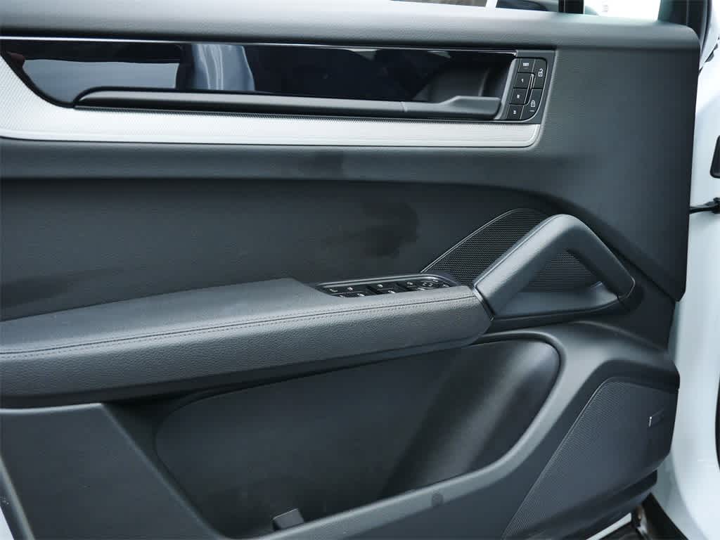 Thumbnail: 2025 Porsche Cayenne - 11