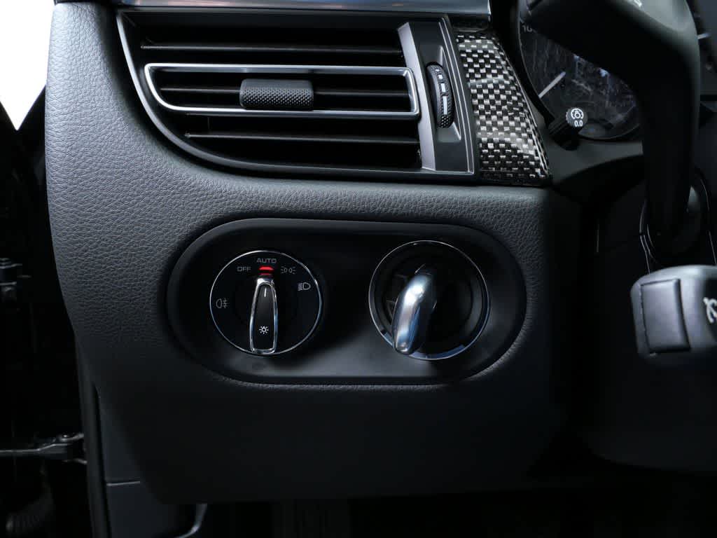 Thumbnail: 2025 Porsche Macan - 22