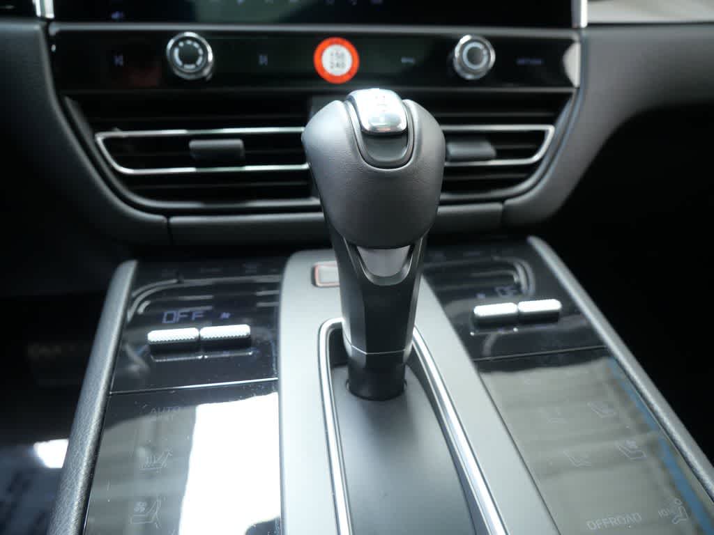 Thumbnail: 2026 Porsche Macan - 21