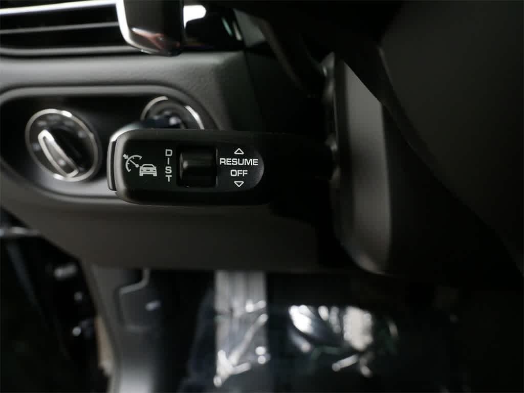 Thumbnail: 2025 Porsche Macan - 20