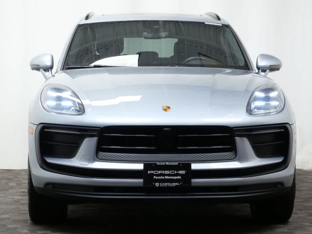 Thumbnail: 2022 Porsche Macan - 10