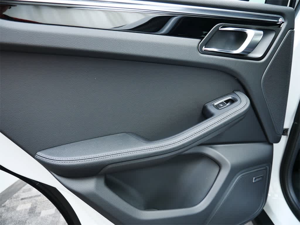 Thumbnail: 2026 Porsche Macan - 14