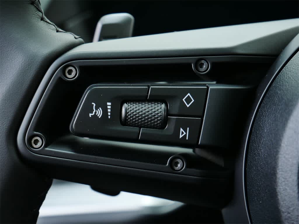 Thumbnail: 2026 Porsche Macan - 23