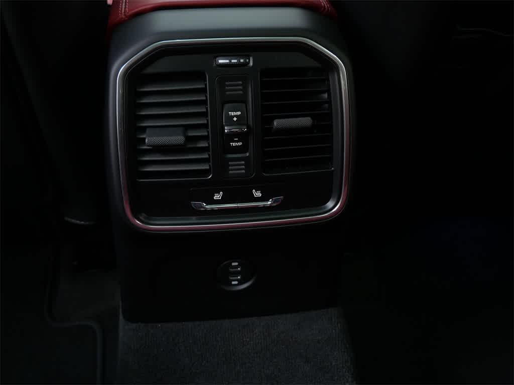 Thumbnail: 2025 Porsche Macan - 15