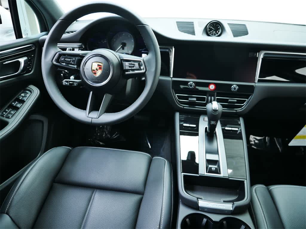 Thumbnail: 2025 Porsche Macan - 17
